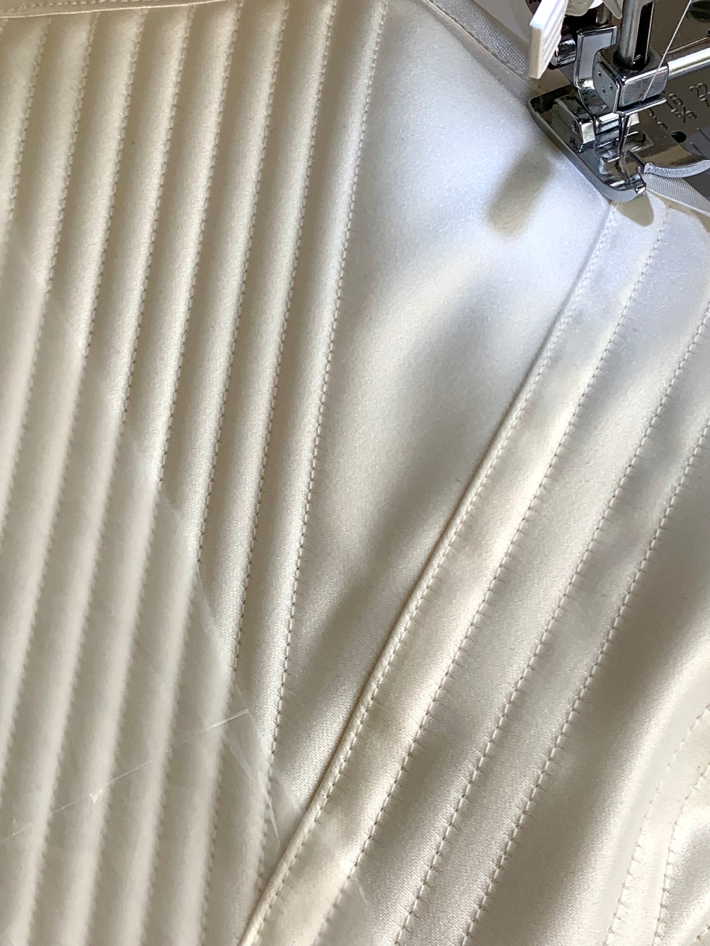 Wedding corset with off-shoulder sleeves