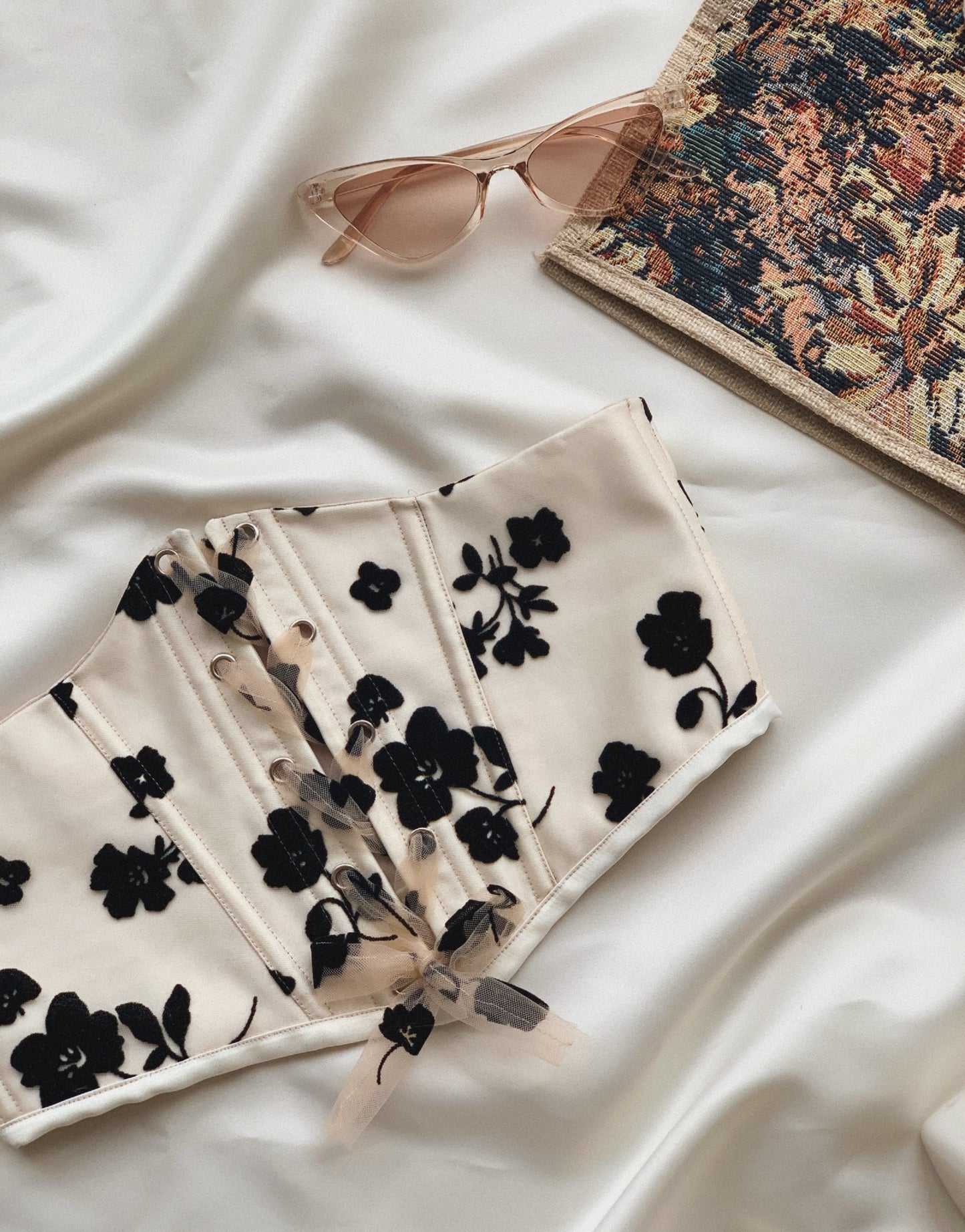 Floral corset belt