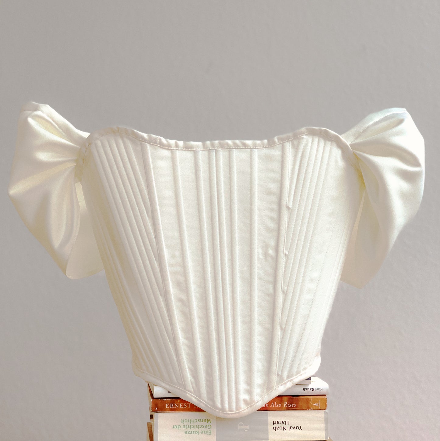 Wedding corset with off-shoulder sleeves