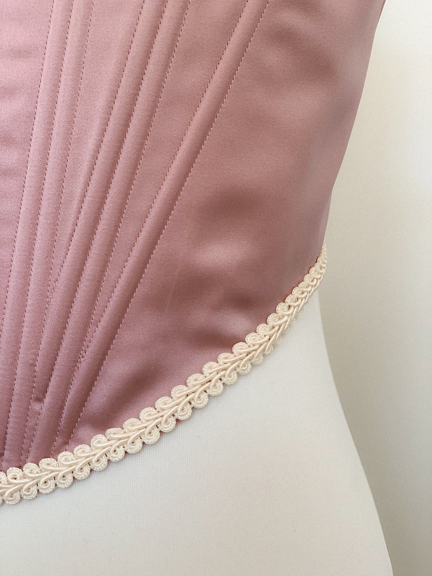 Pink corset with off-shoulder sleeves